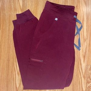 Figs Zamora jogger scrub pants in burgundy